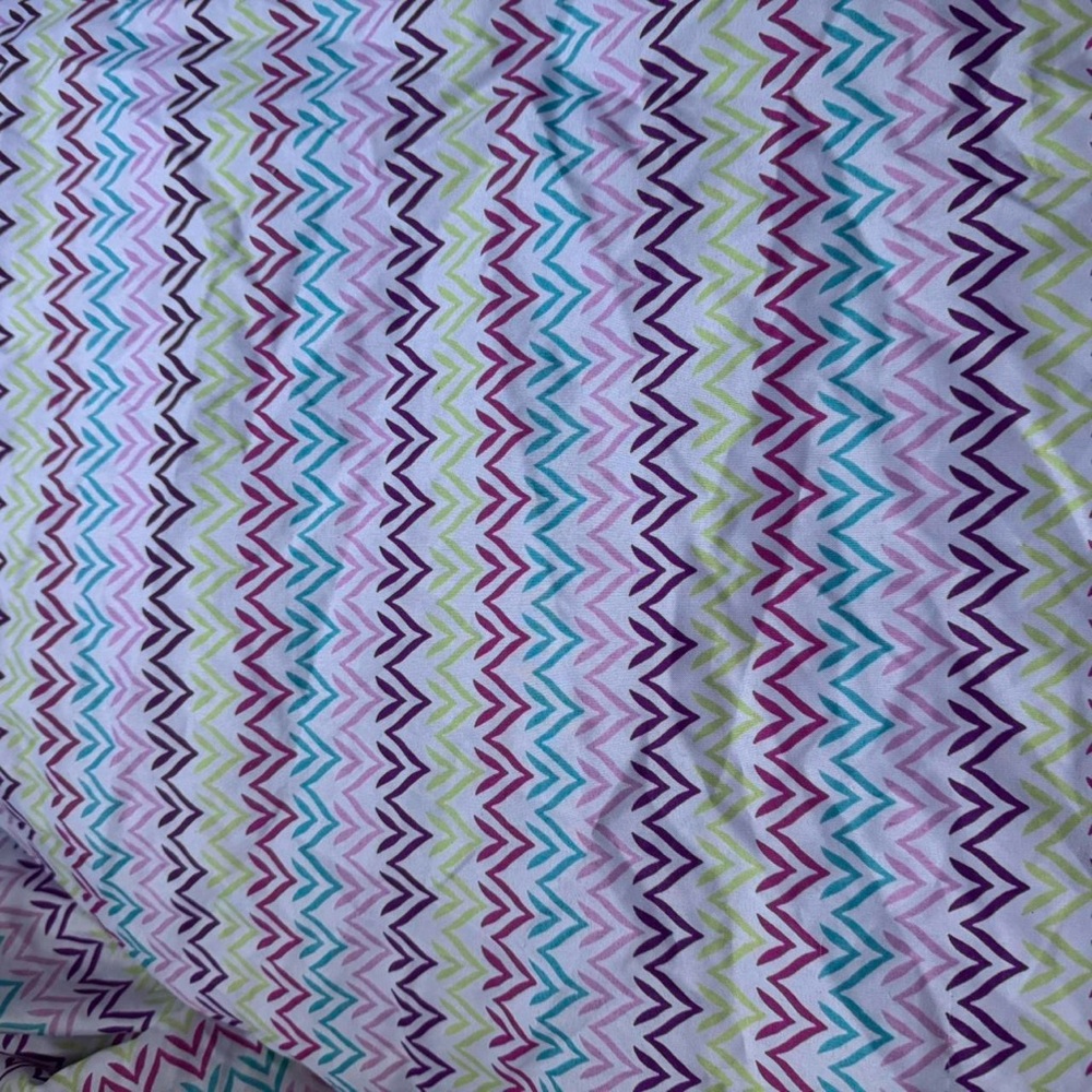 Chevron Patterned Bedding Sheets - Picture 2 of 3